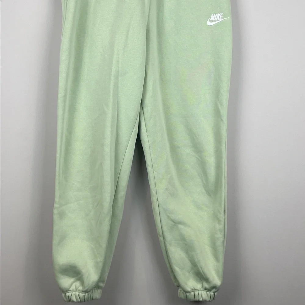 Nike Like-New Girls Mint Green Sweatpants Size Medium